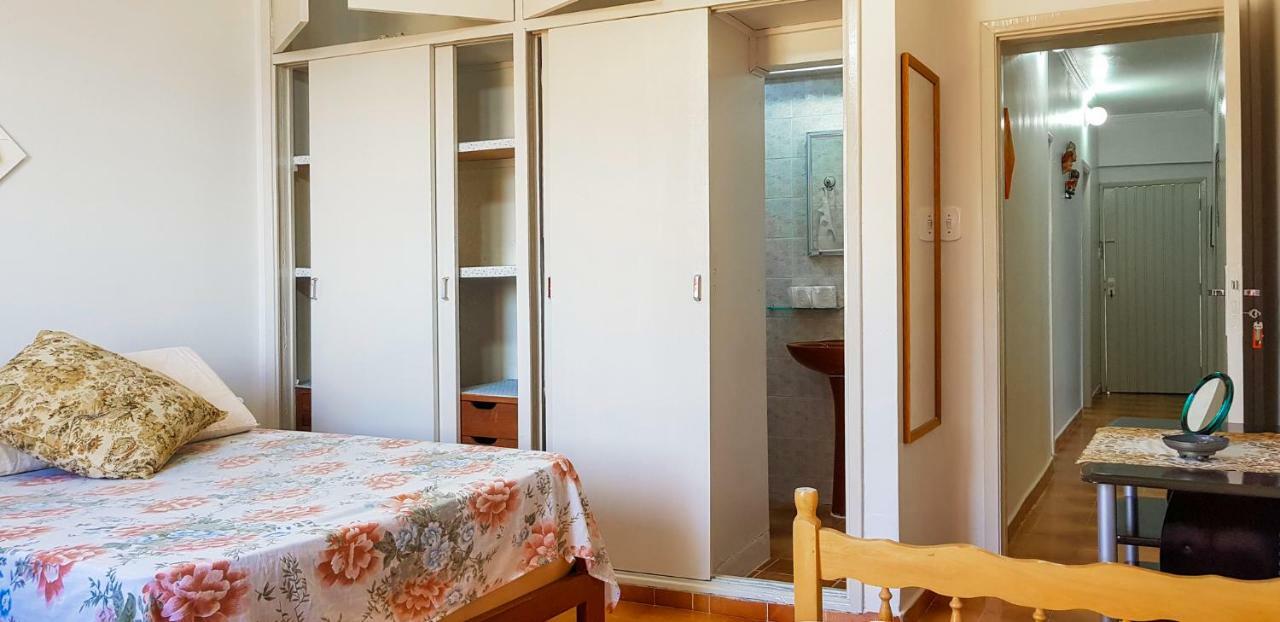 Em Frente A Apartamento *